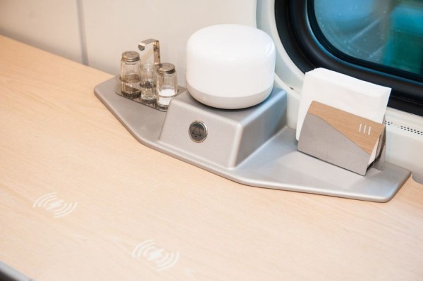 РЖД показали новый двухэтажный вагон-бистро