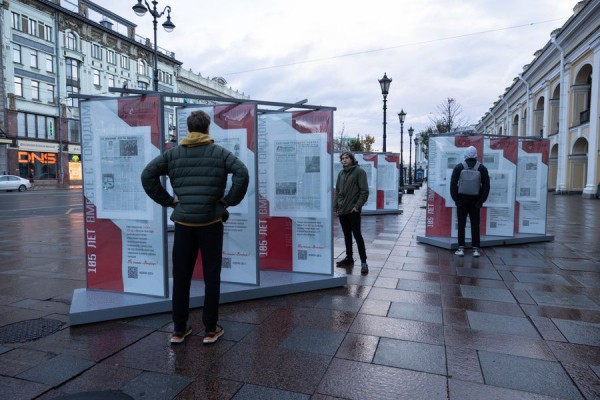 Газета &laquo;Вечерний Санкт-Петербург&raquo; открыла уличную выставку к своему 105-летию