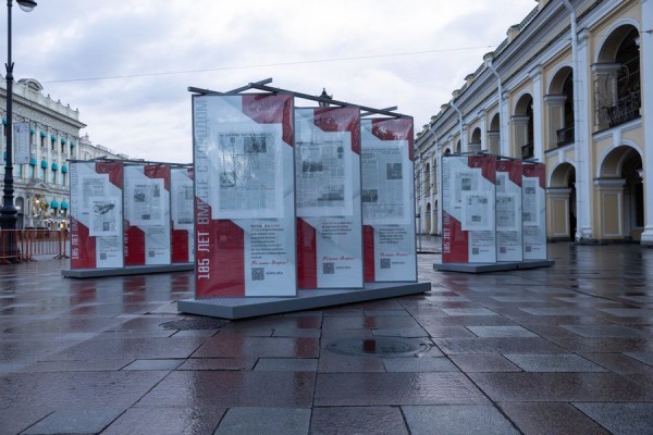 Газета &laquo;Вечерний Санкт-Петербург&raquo; открыла уличную выставку к своему 105-летию