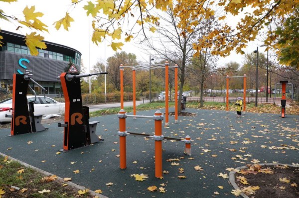 На набережной Смоленки в Петербурге благоустроили бульвар