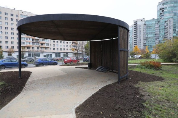 На набережной Смоленки в Петербурге благоустроили бульвар