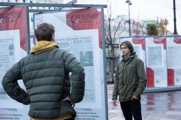 Газета &laquo;Вечерний Санкт-Петербург&raquo; открыла уличную выставку к своему 105-летию