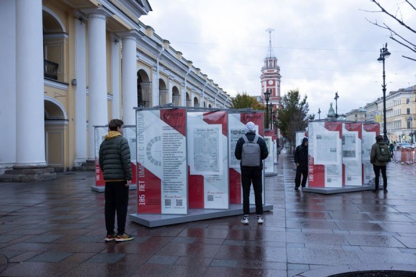 Газета &laquo;Вечерний Санкт-Петербург&raquo; открыла уличную выставку к своему 105-летию