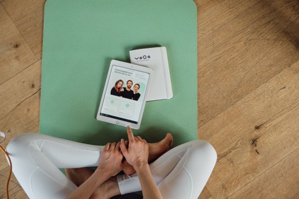 Три популярные школы йоги, где можно обучиться на преподавателя онлайн