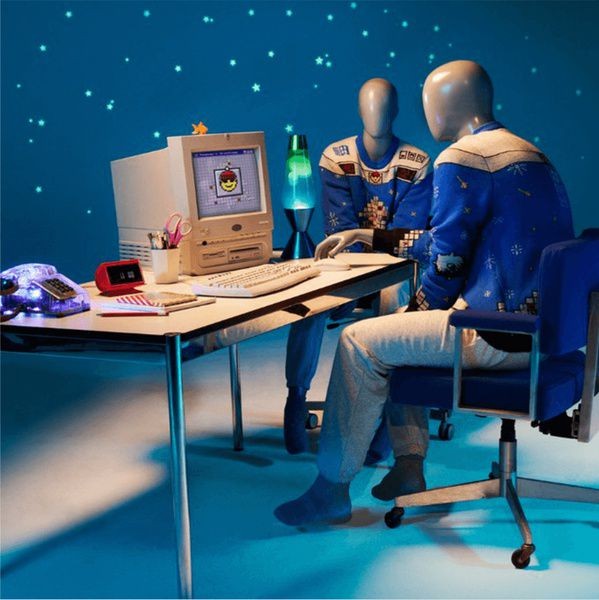 К Рождеству Microsoft выпустила уродливый свитер со Скрепышом