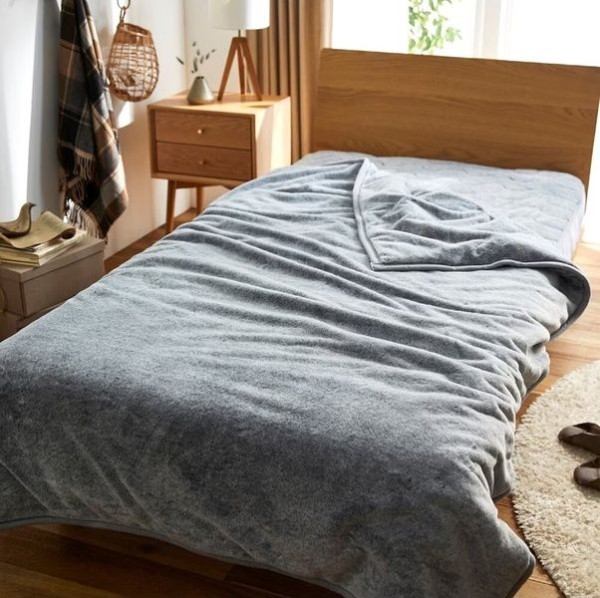 Японская компания выпустила постельное бельё с эффектом кошачьей шерсти