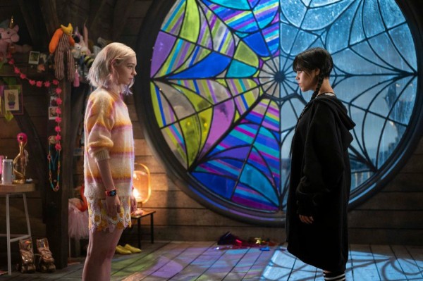 Девочка из прошлого: рецензия на сериал &laquo;Уэнсдэй&raquo;