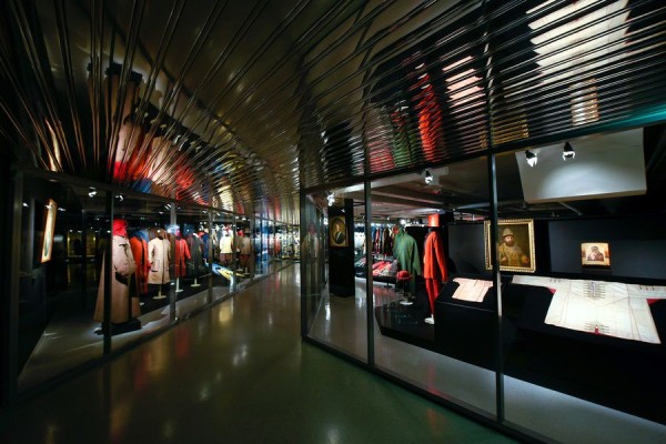 Эрмитаж открыл выставку костюмов Петра I