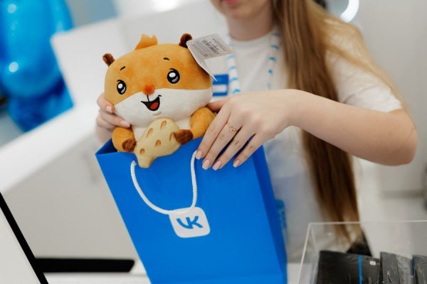 В центре Петербурга открылся первый VK Store