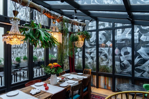 Город глазами Елизаветы Ищенко: ожившие книги, задумчивые лица и домашний суп