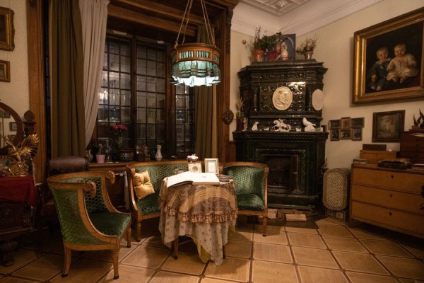 Из родового гнезда в коммуналку и обратно: праправнучка Бенуа рассказала о музее-квартире архитектора Из родового гнезда в коммуналку и обратно: праправнучка Бенуа рассказала о музее-квартире архитектора