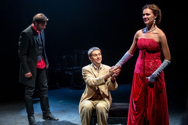 Известный писатель покинул Россию: рецензия на спектакль &laquo;Идиот.2012&raquo; в Молодежном театре на Фонтанке