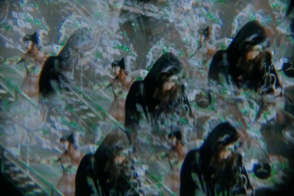 Голоса из темноты: рецензия на спектакль &laquo;Конец света, моя любовь&raquo;&raquo;