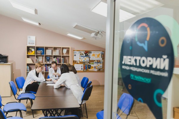 Вышки 5G, радиоактивные пациенты и массаж от рака: разоблачаем главные мифы об онкологии