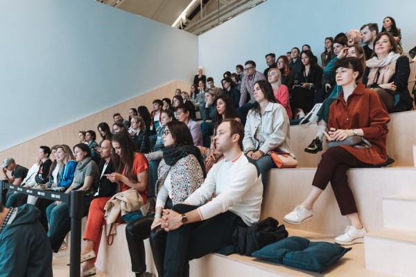 Арт-этикет: как вести себя и что делать на ярмарках современного искусства?